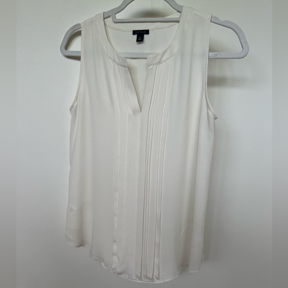 Ann Taylor Off-white, Camisole. Excellent Condition. Size XS.